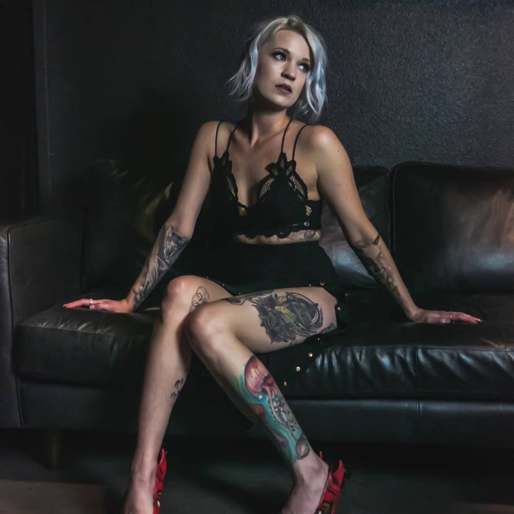 Meet your Posher, Becca